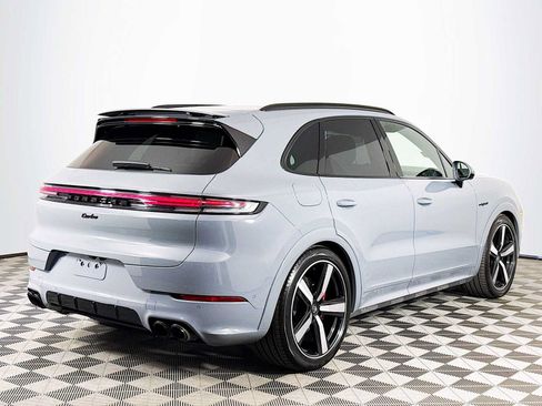 Used 2025 Porsche Cayenne Turbo AWD/4WD image 5