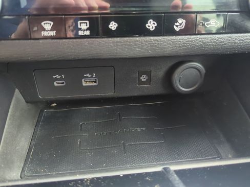 Used 2022 Mitsubishi Outlander SE image 44