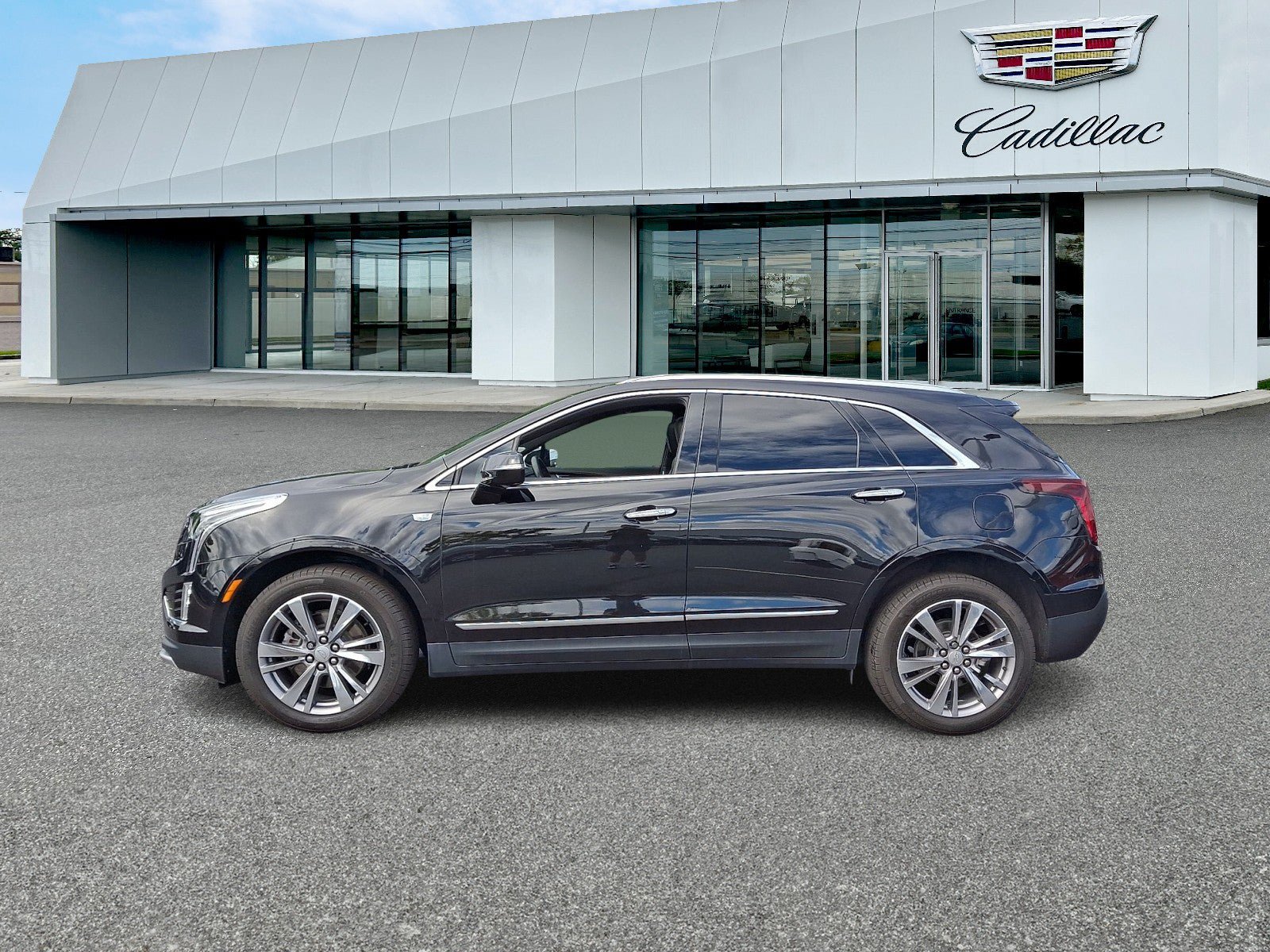 Certified 2024 Cadillac XT5 Premium Luxury AWD/4WD image 2