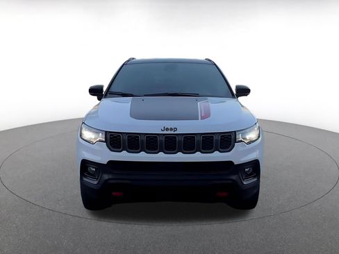 Used 2025 Jeep Compass Trailhawk AWD/4WD image 4