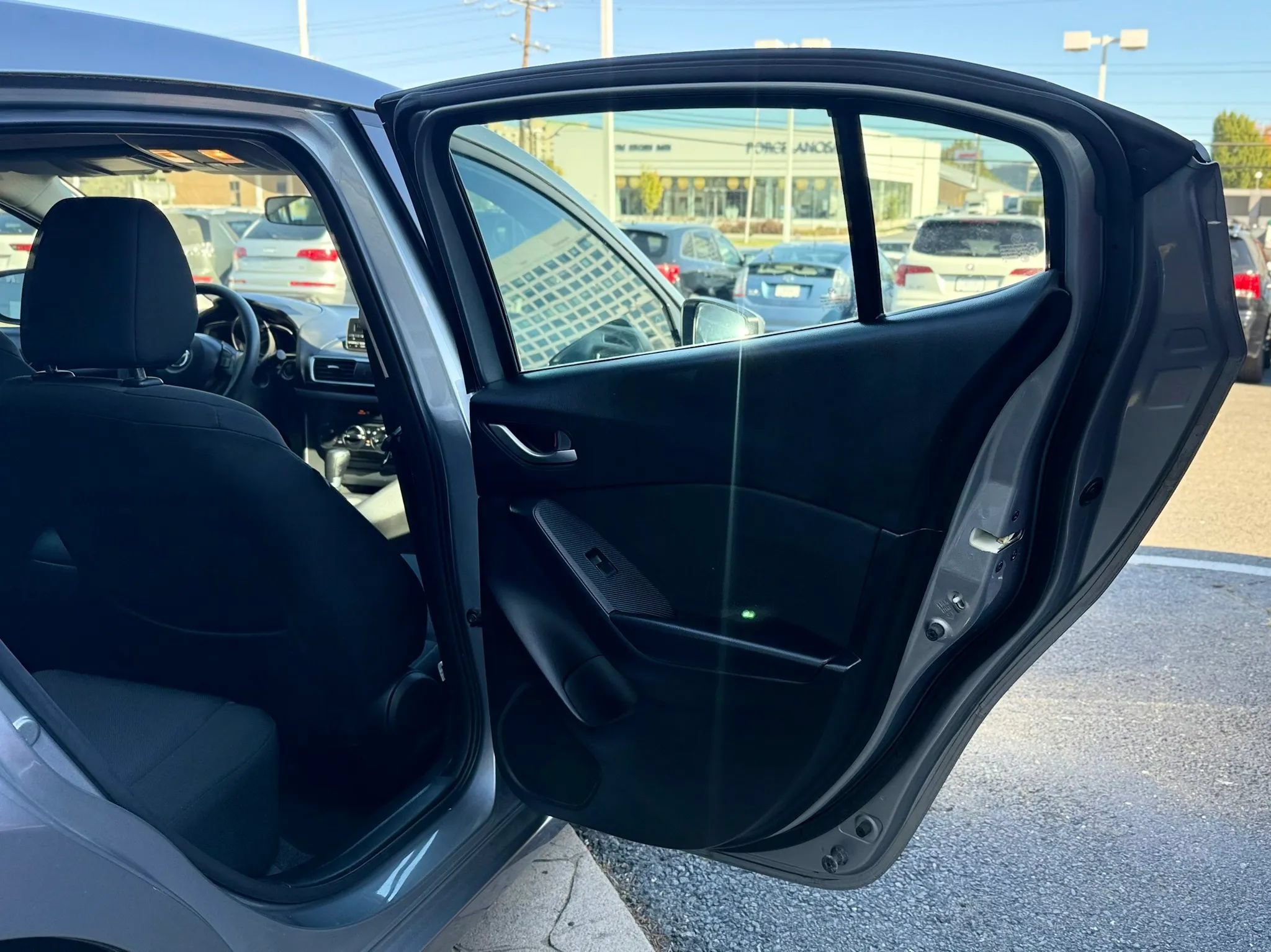 Used 2014 MAZDA MAZDA3 i Sport FWD image 26