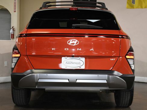 Used 2024 Hyundai Kona Limited image 2