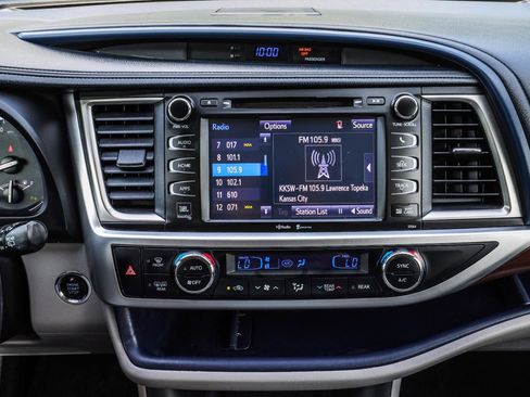 Used 2015 Toyota Highlander Limited Platinum AWD/4WD image 31