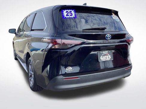 Used 2025 Toyota Sienna LE image 9
