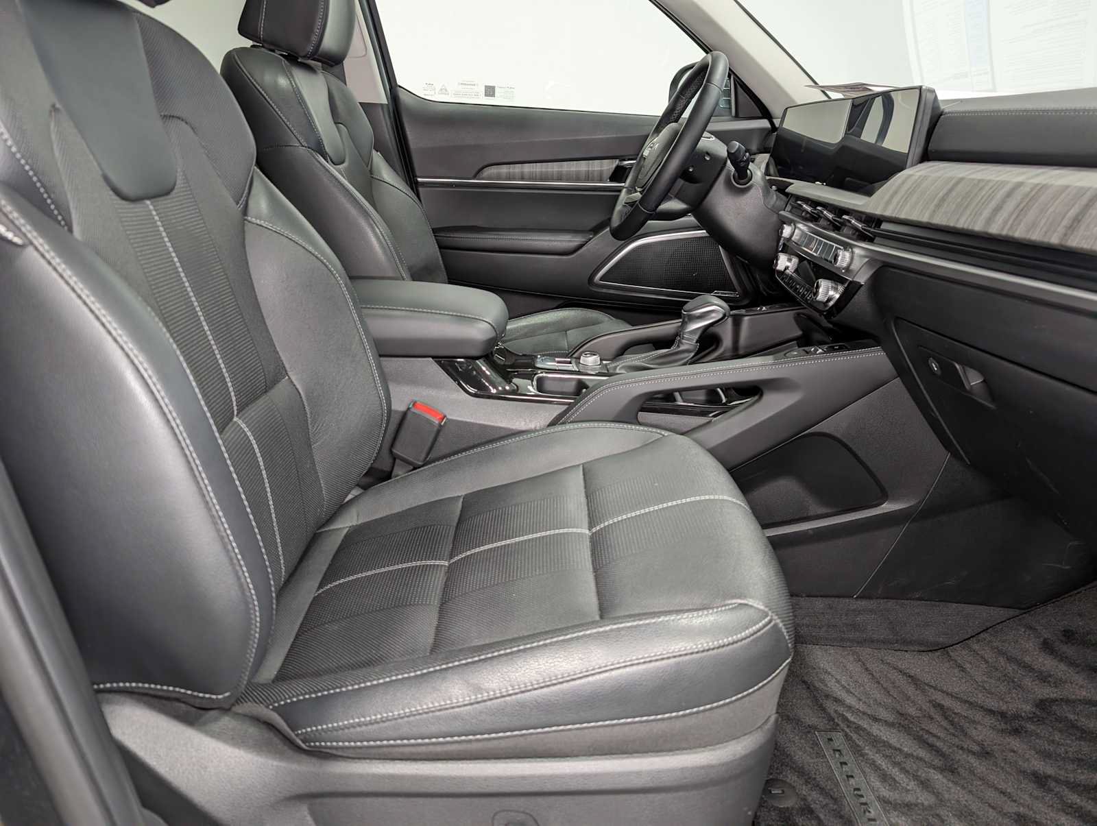 Used 2024 Kia Telluride EX w/ EX Captain's Chair Package AWD/4WD image 44