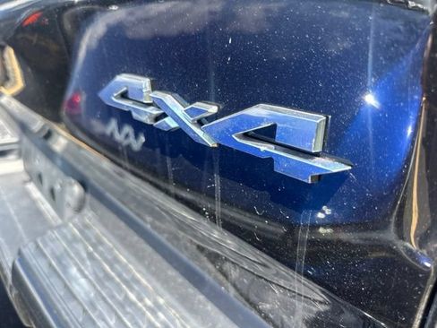 Used 2020 RAM 1500 4x4 Crew Cab image 11