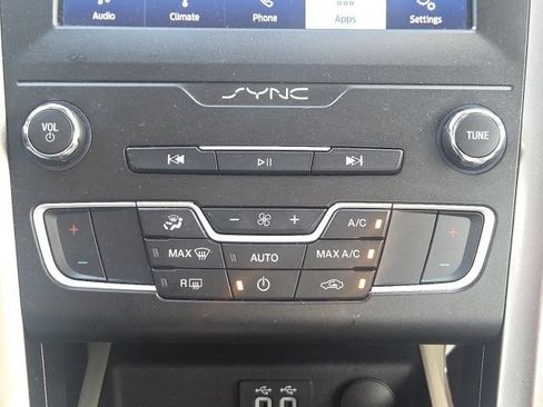 Certified 2020 Ford Fusion SE FWD image 26