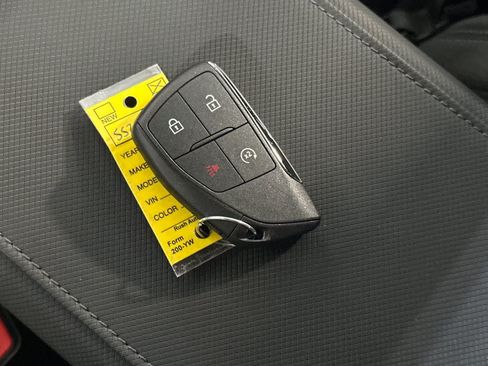 Used 2025 Chevrolet Equinox EV LT FWD image 27