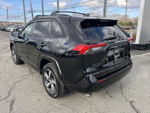 Used 2021 Toyota RAV4 SE w/ Weather & Moonroof Package image 6