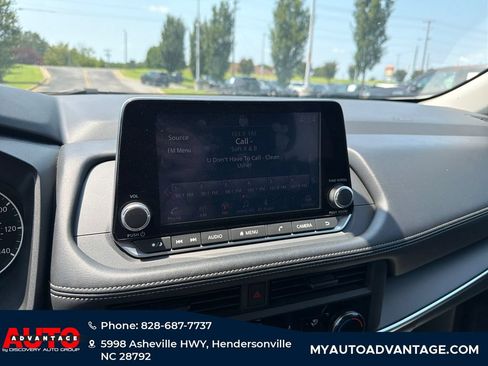Used 2024 Nissan Rogue S FWD image 12