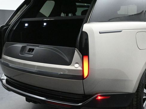 Used 2023 Land Rover Range Rover Long Wheelbase Autobiography image 22