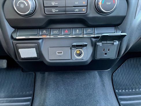 Used 2020 Chevrolet Silverado 1500 Custom w/ Custom Value Package AWD/4WD image 19