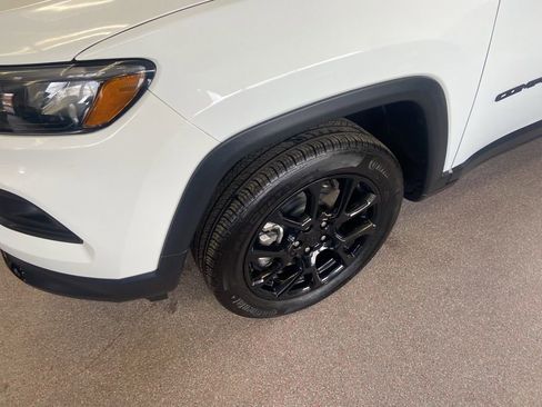 Used 2023 Jeep Compass Altitude w/ Sun and Sound Group image 4