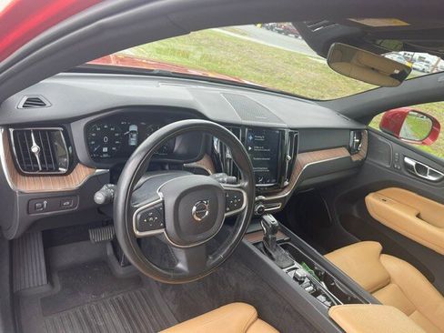 Used 2019 Volvo XC60 T5 Momentum w/ Multimedia Package AWD/4WD image 20