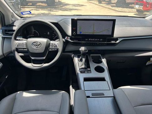 Certified 2025 Toyota Sienna XLE w/ XLE Plus Package FWD image 19