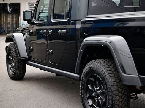 Used 2021 Jeep Gladiator Willys image 10