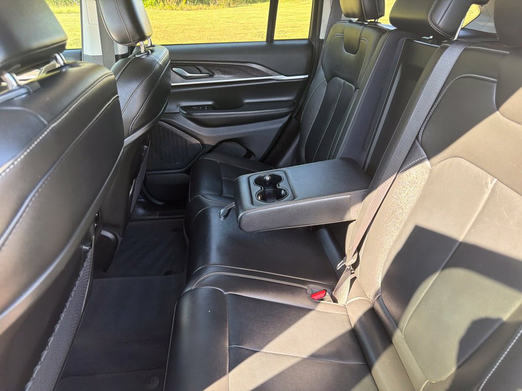 Used 2023 Jeep Grand Cherokee Limited w/ Black Appearance Package RWD image 32