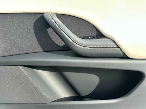 Used 2022 Tesla Model X image 21