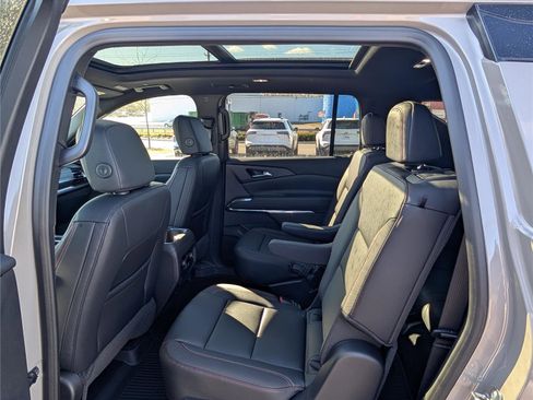 New 2026 Chevrolet Traverse Z71 w/ Driver Confidence Package image 12