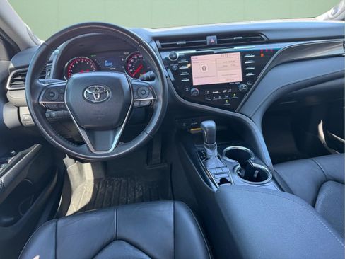 Used 2019 Toyota Camry XSE FWD image 11