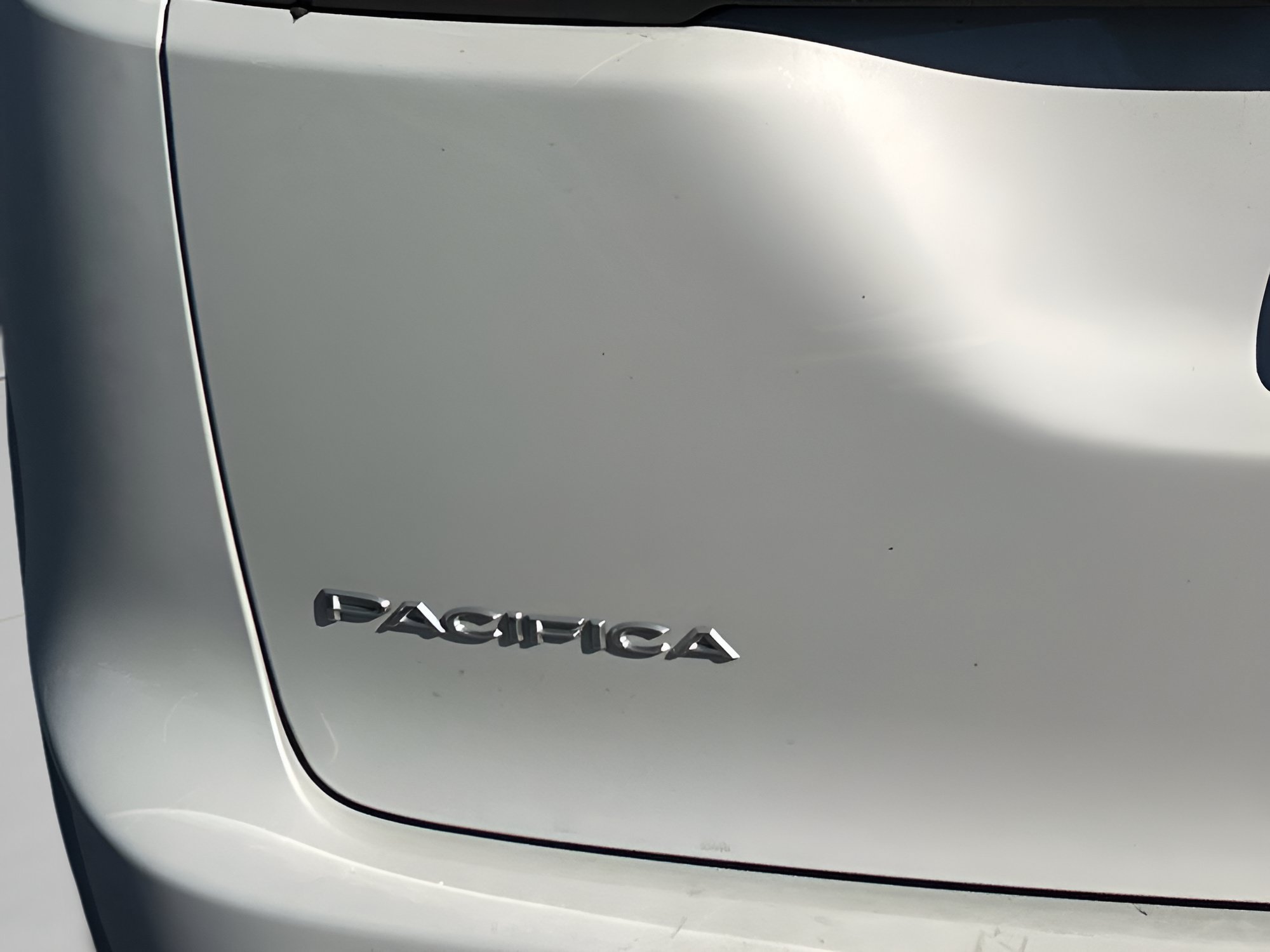 Used 2021 Chrysler Pacifica Limited w/ Uconnect Theater Family Group AWD/4WD image 9