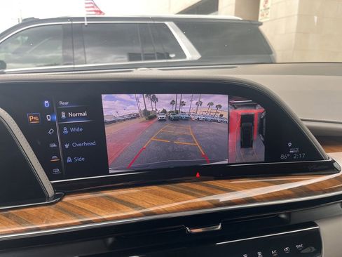 Used 2024 Cadillac Escalade ESV Premium Luxury Platinum image 8