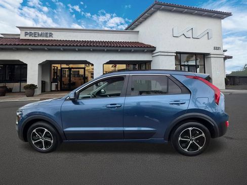 Used 2025 Kia Niro EX FWD image 5