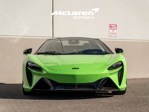 Used 2025 McLaren Artura Spider image 10