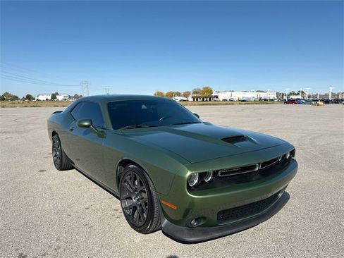 Used 2019 Dodge Challenger R/T w/ Driver Convenience Group image 15