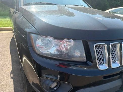 Used 2014 Jeep Compass Latitude FWD image 4