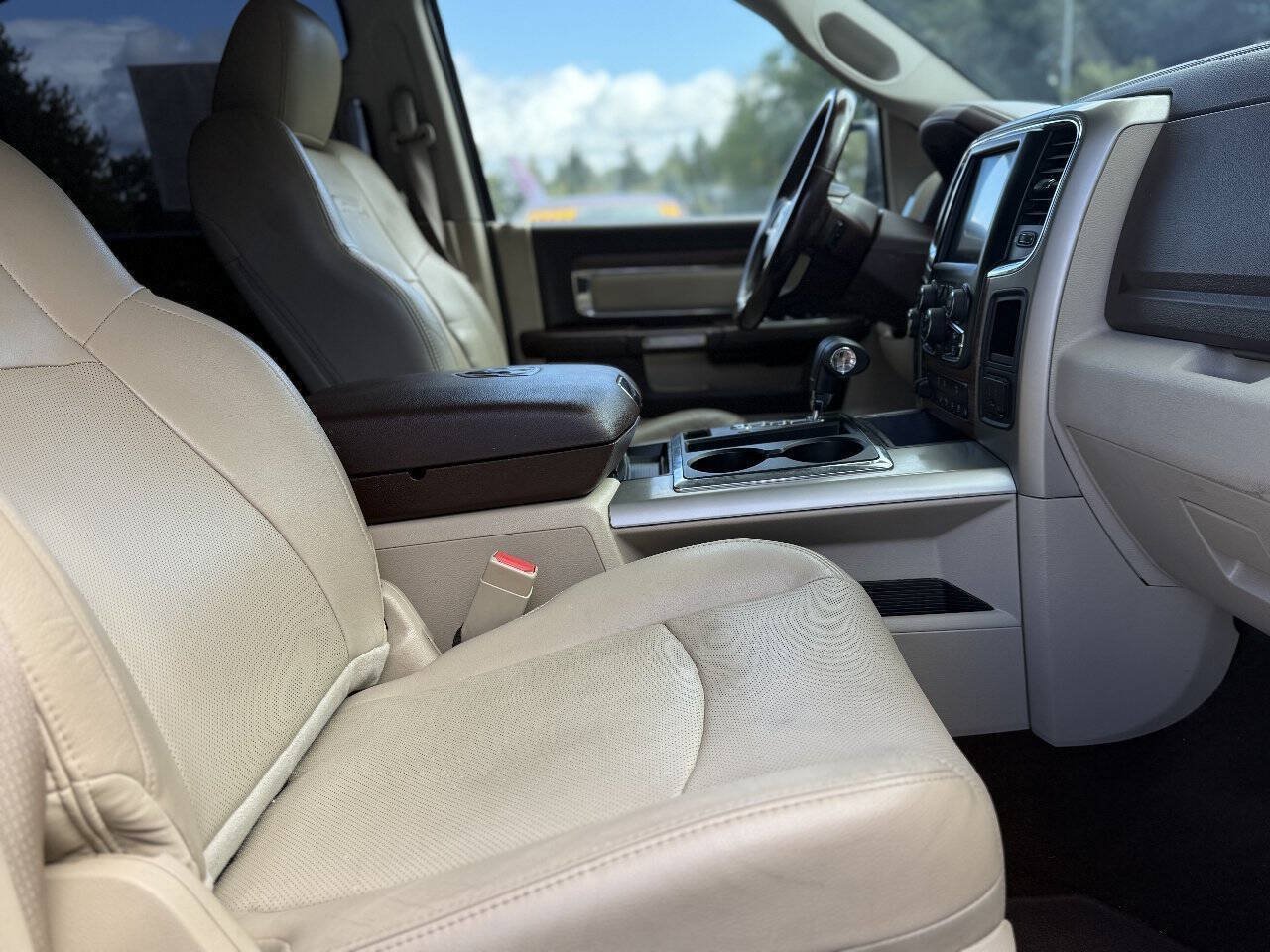 Used 2013 RAM 1500 Laramie w/ Convenience Group AWD/4WD image 8