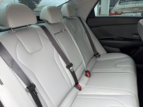 Used 2024 Hyundai Elantra Limited FWD image 6