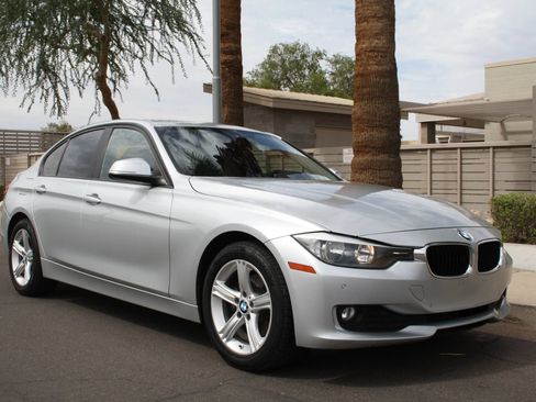 Used 2014 BMW 320i Sedan RWD image 2