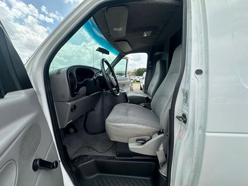 Used 2000 Ford E-350 and Econoline 350 Super Duty RWD image 13