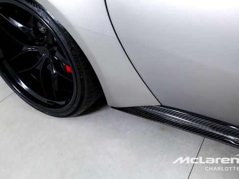 Used 2016 Ferrari F12 Berlinetta RWD image 33