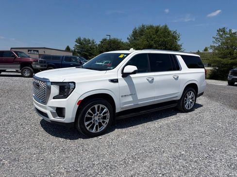 Used 2023 GMC Yukon XL Denali AWD/4WD image 2