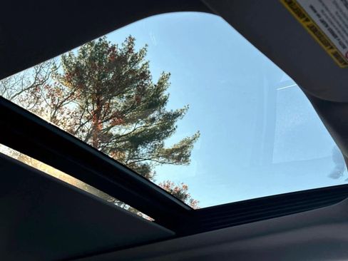 Used 2024 Ford F350 Lariat image 13