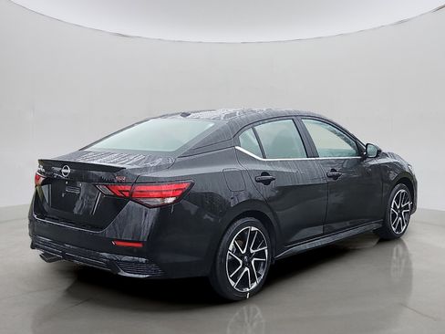 New 2025 Nissan Sentra SR image 3