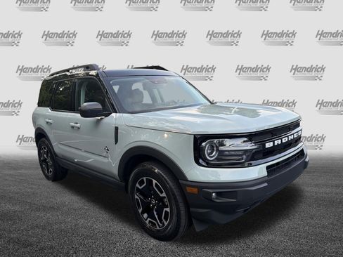 Used 2023 Ford Bronco Sport Outer Banks w/ Tech Package AWD/4WD image 2