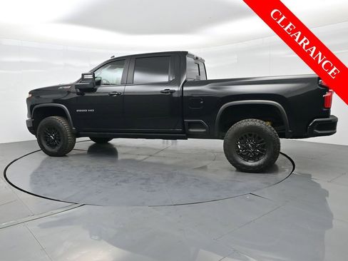 Used 2025 Chevrolet Silverado 2500 ZR2 w/ Technology Package image 9