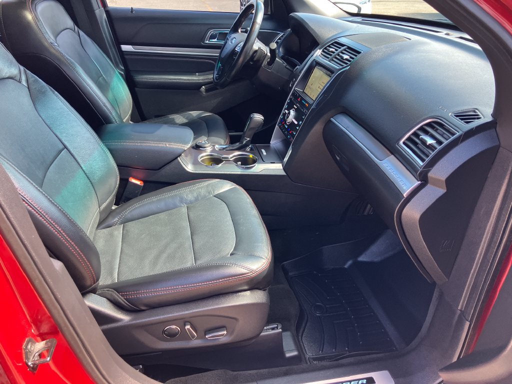 Used 2017 Ford Explorer Sport w/ Equipment Group 401A AWD/4WD image 17