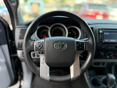 Used 2015 Toyota Tacoma 4x4 Access Cab w/ Convenience Package image 6