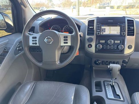 Used 2014 Nissan Frontier SL image 2