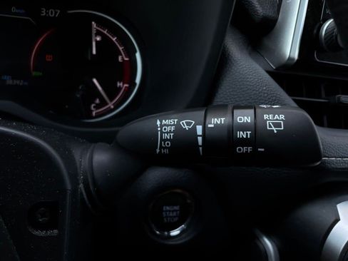 Used 2025 Toyota RAV4 XLE FWD image 37