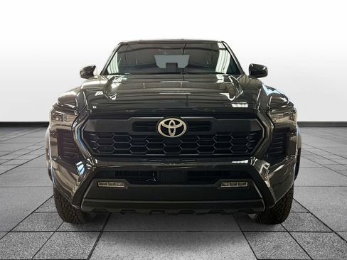 Used 2025 Toyota Tacoma TRD Off-Road image 2
