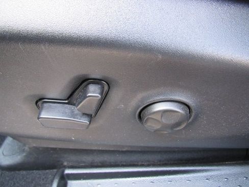 Used 2025 Chrysler Pacifica Select FWD image 11