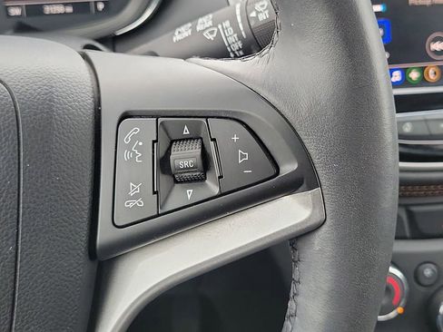 Used 2022 Chevrolet Trax LT w/ LT Convenience Package image 13