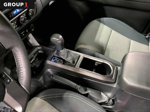 Certified 2022 Toyota Tacoma TRD Off-Road w/ TRD Premium Off Road Package AWD/4WD image 17