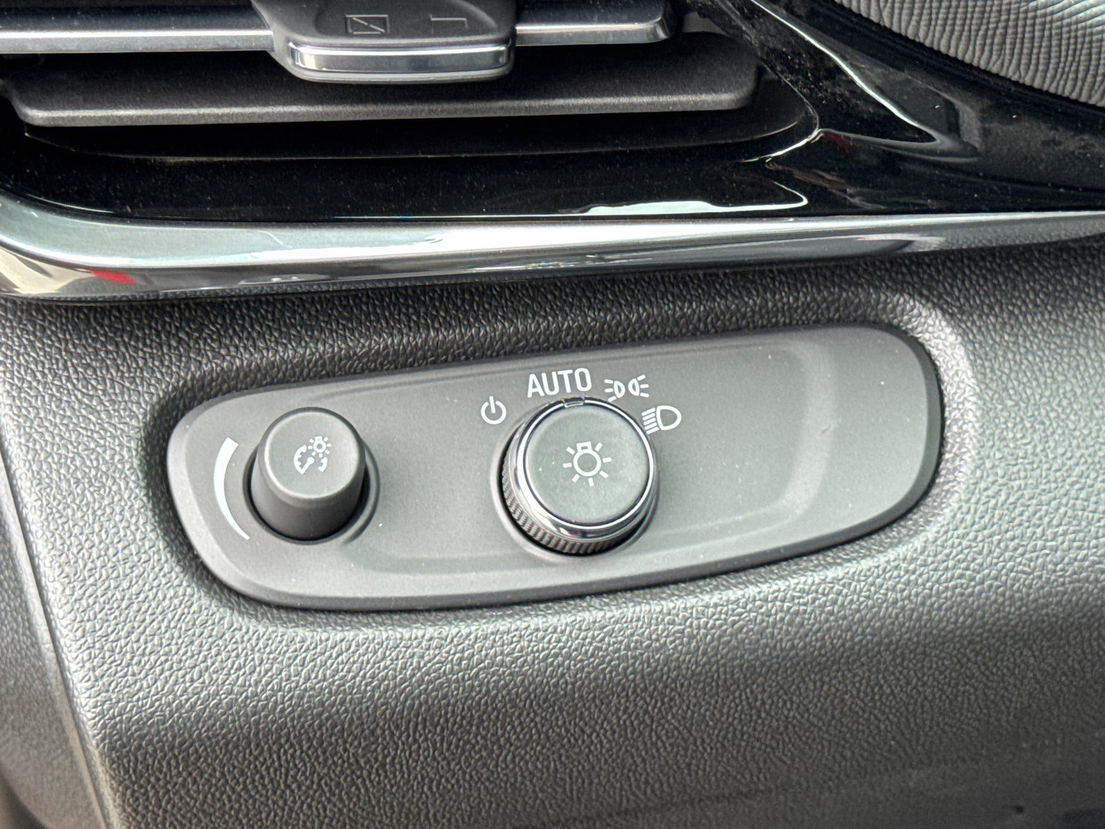 Used 2026 Buick Envista Sport Touring w/ Convenience I Package FWD image 30