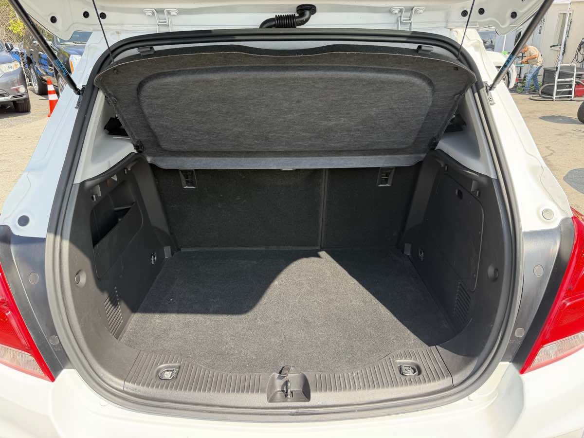 Used 2019 Chevrolet Trax LT w/ LT Convenience Package FWD image 12